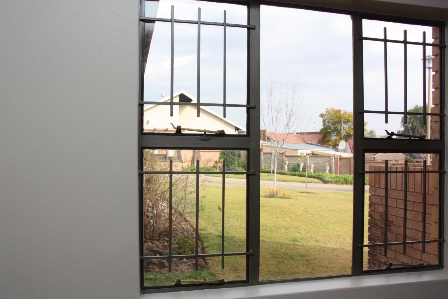 2 Bedroom Property for Sale in Langenhovenpark Free State